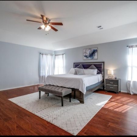 Entire House - Literally Across The Street From Sea World サンアントニオ エクステリア 写真