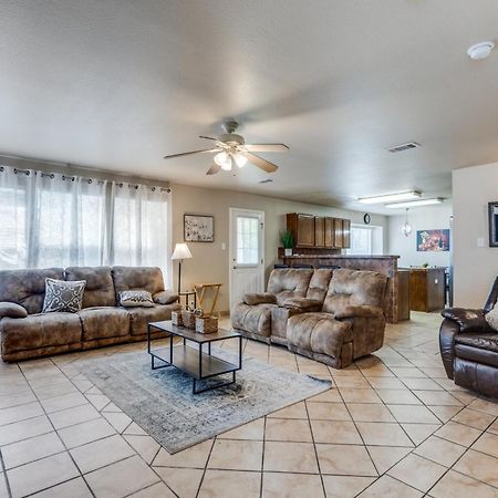 Entire House - Literally Across The Street From Sea World サンアントニオ エクステリア 写真