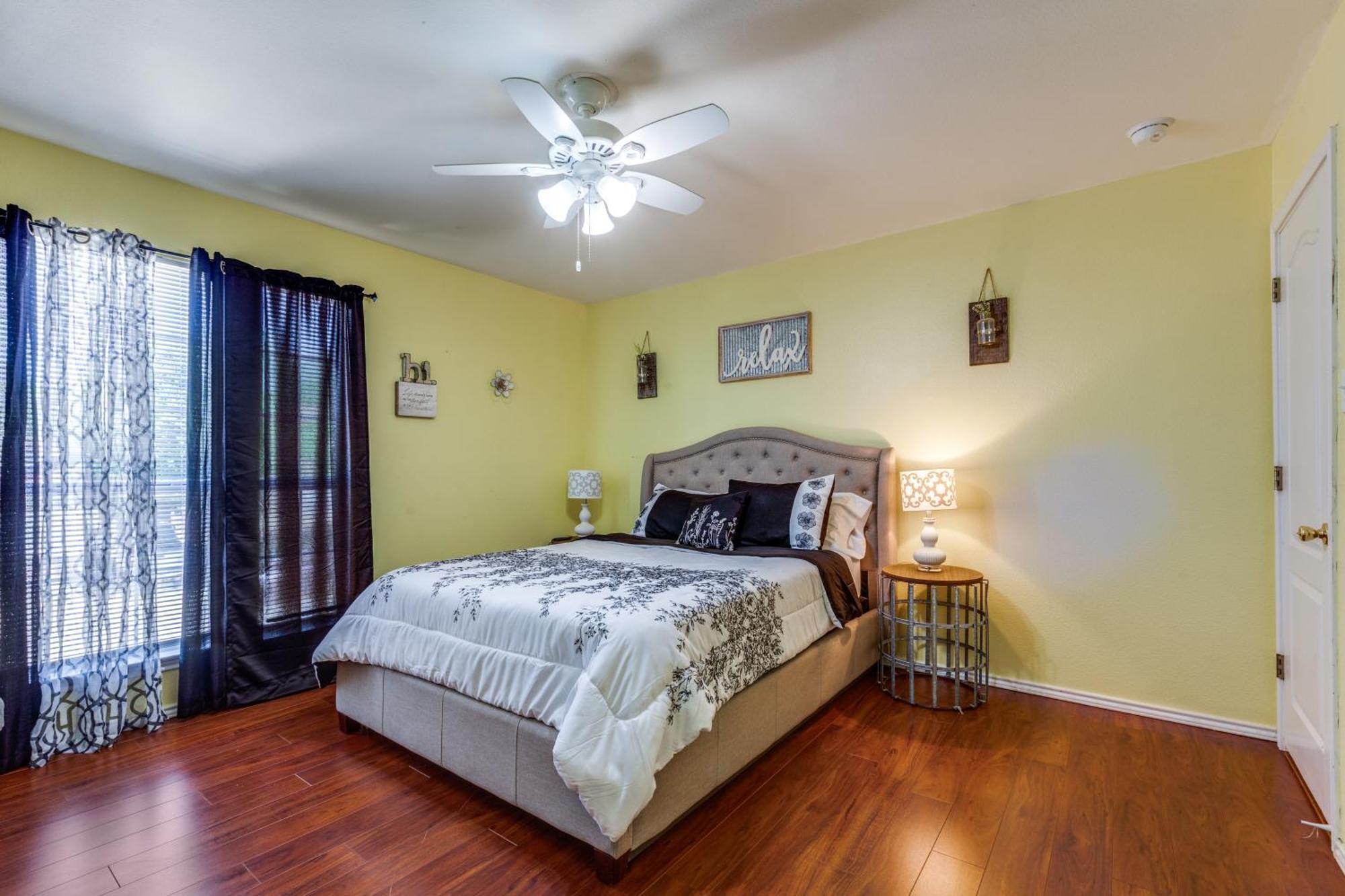Entire House - Literally Across The Street From Sea World サンアントニオ エクステリア 写真